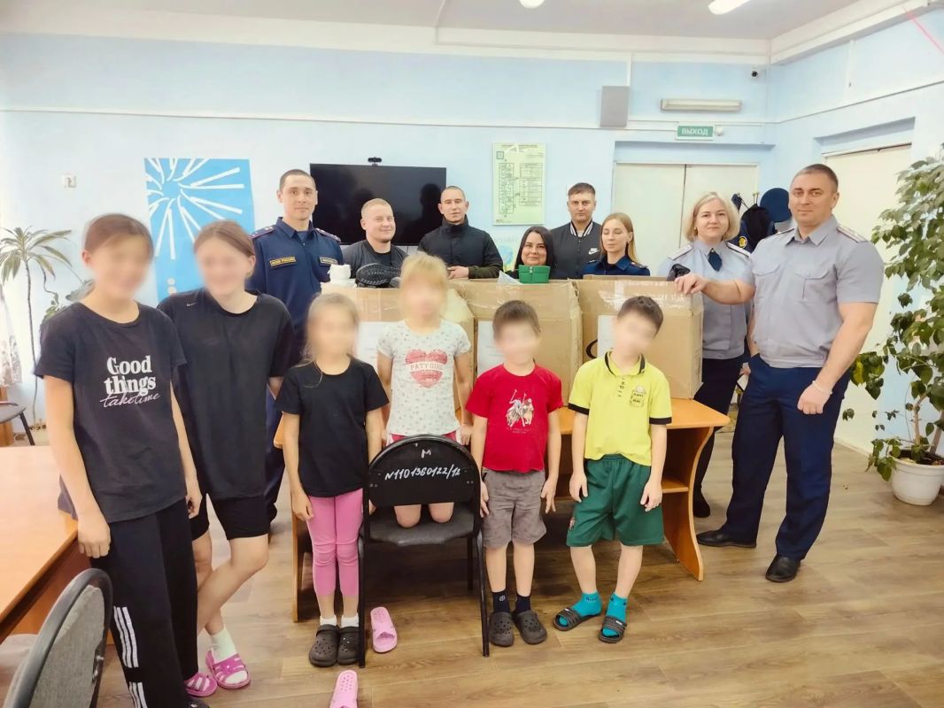 Более 100 пар обуви предали в Центр семьи «Лесосибирский» волонтеры ИУФИЦ Тюрьмы-2 Более 100 пар обуви предали в Центр семьи «Лесосибирский» волонтеры ИУФИЦ Тюрьмы-2