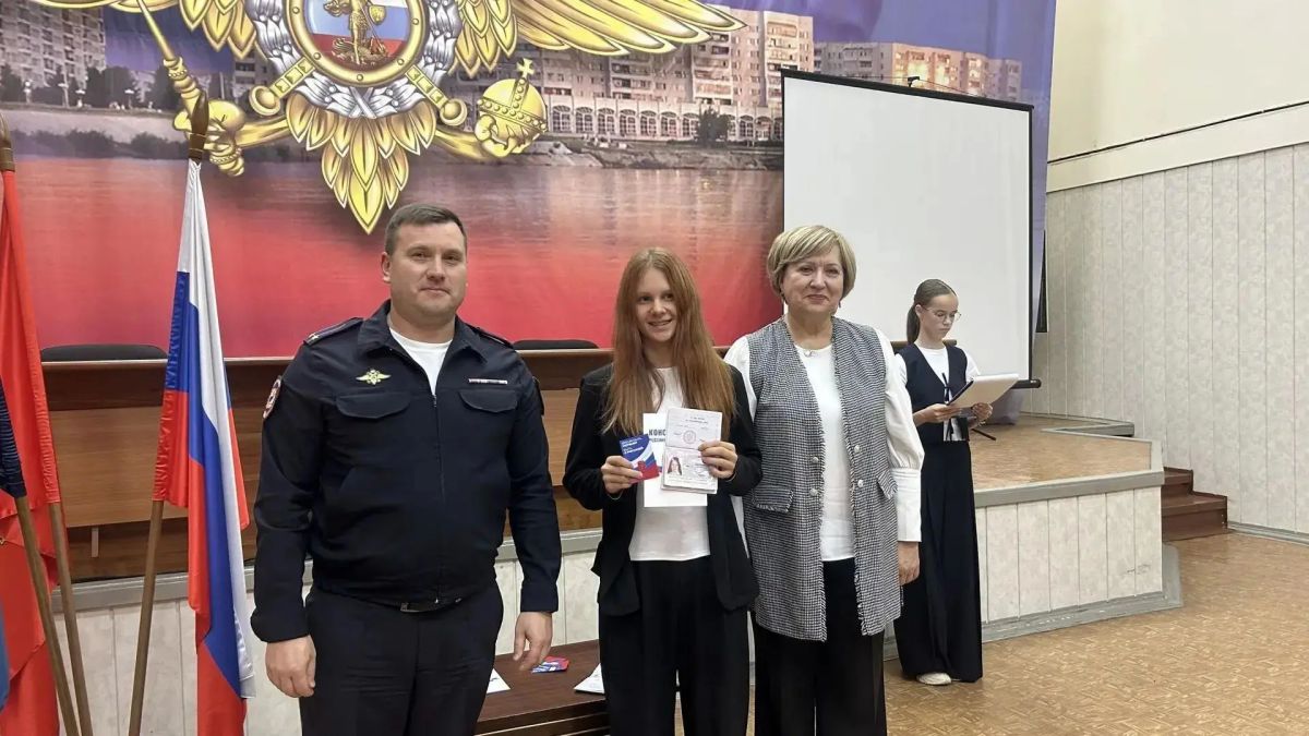 В Зеленогорске школьникам вручили первые паспорта В Зеленогорске школьникам вручили первые паспорта