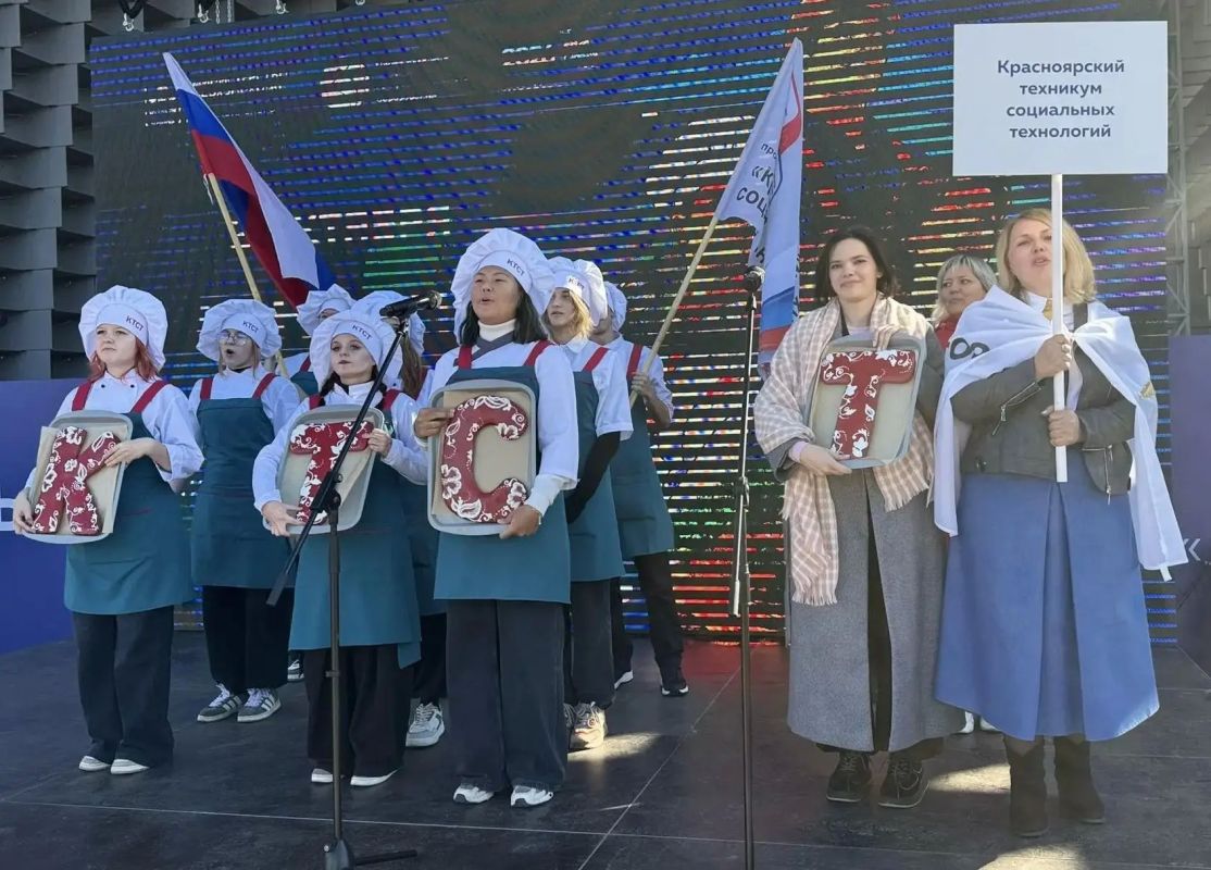 Более 400 студентов, педагогов, директоров техникумов и колледжей края прошли торжественными колонами на арт-параде «Лица профессий» в Красноярске Более 400 студентов, педагогов, директоров техникумов и колледжей края прошли торжественными колонами на арт-параде «Лица профессий» в Красноярске