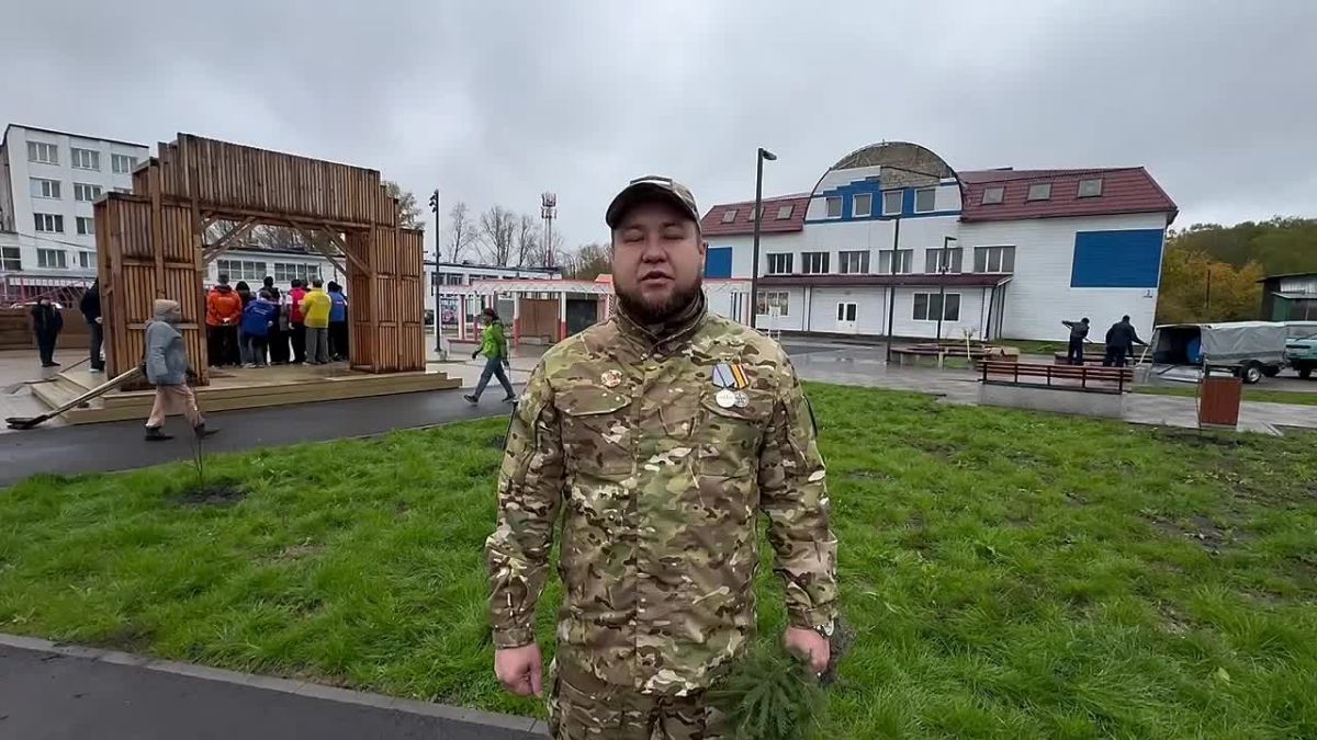 В Ачинском округе высадили аллеи в честь годовщины воссоединения новых регионов с Россией