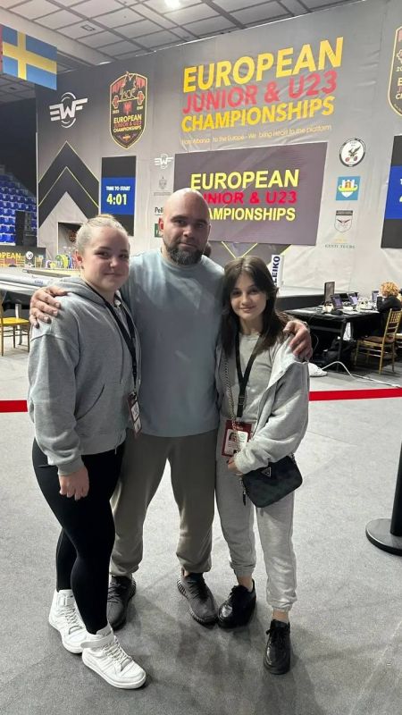4 октября отмечаем День тяжёлой атлетики и знакомим вас с Елизаветой Жаткиной 4 октября отмечаем День тяжёлой атлетики и знакомим вас с Елизаветой Жаткиной
