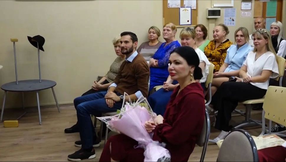 ПРОФЕССИЯ ПЕДАГОГА — НЕ ПРОСТО ТРУД, А ПРИЗВАНИЕ В школе №3 отпраздновали День учителя в теплой и сплоченной обстановке