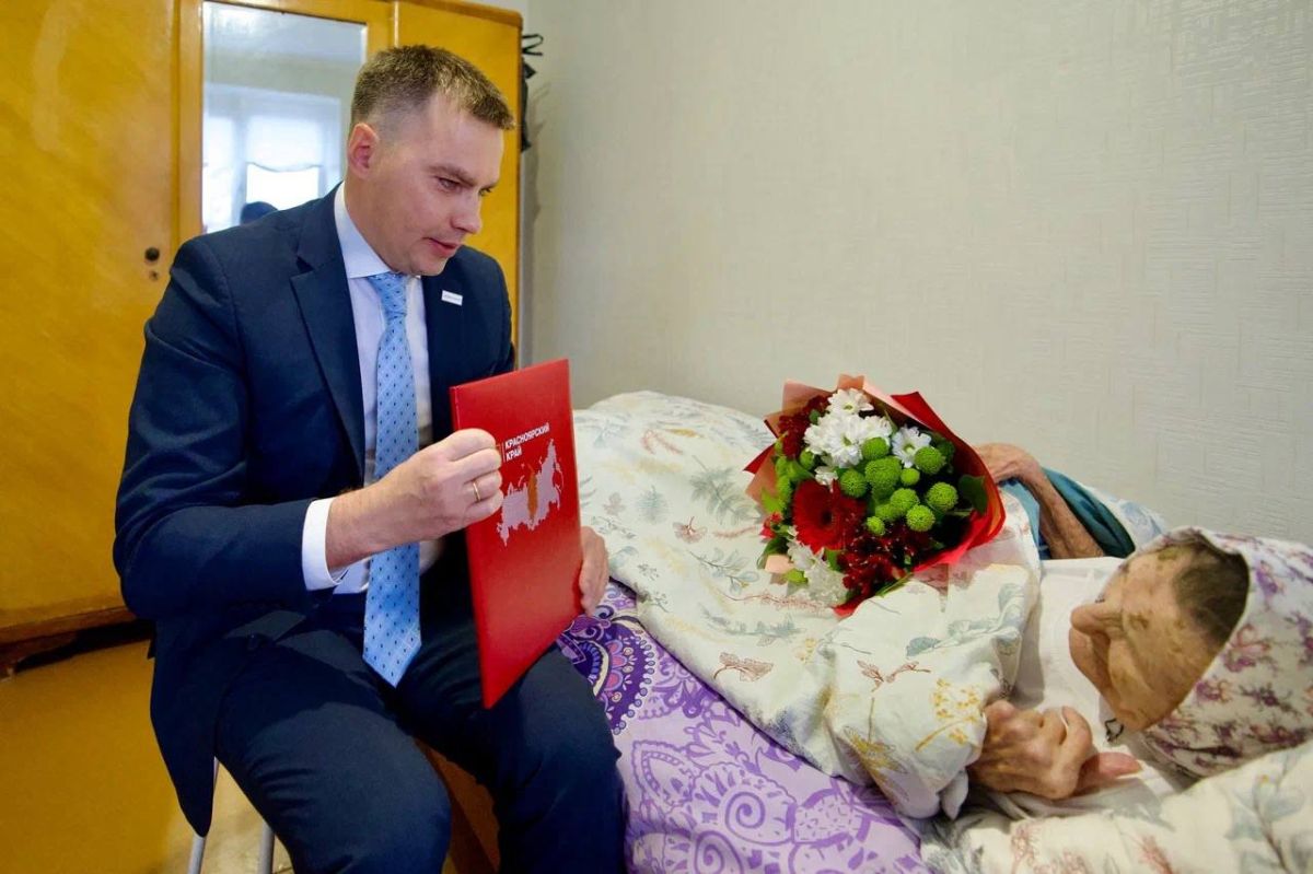 Дмитрий Карасёв: Сегодня поздравил с вековым юбилеем жительницу Норильска — Ольгу Андреевну Багрину Дмитрий Карасёв: Сегодня поздравил с вековым юбилеем жительницу Норильска — Ольгу Андреевну Багрину
