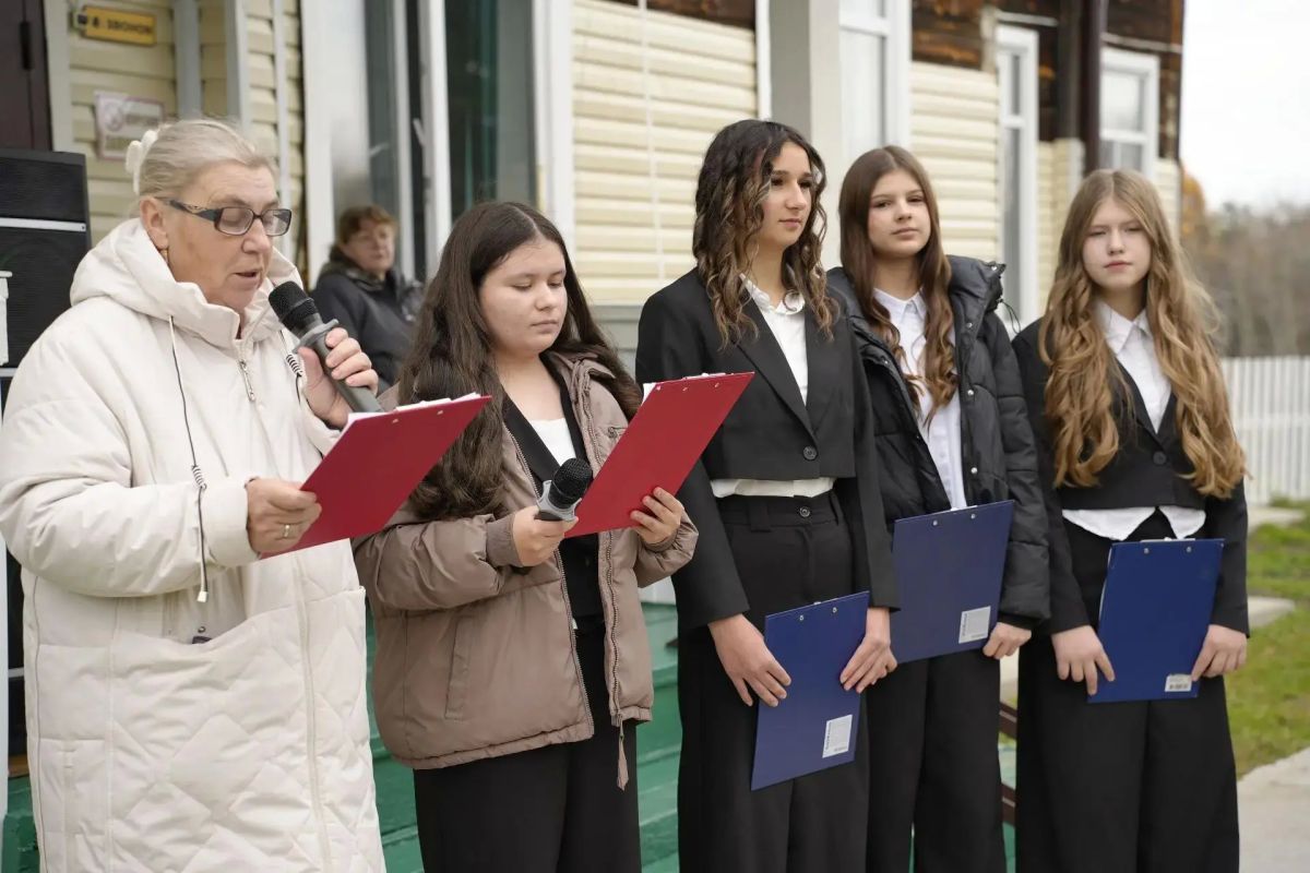 В Дудовской школе Казачинско-Пировского округа открыли мемориальную доску в честь учителя математики В Дудовской школе Казачинско-Пировского округа открыли мемориальную доску в честь учителя математики