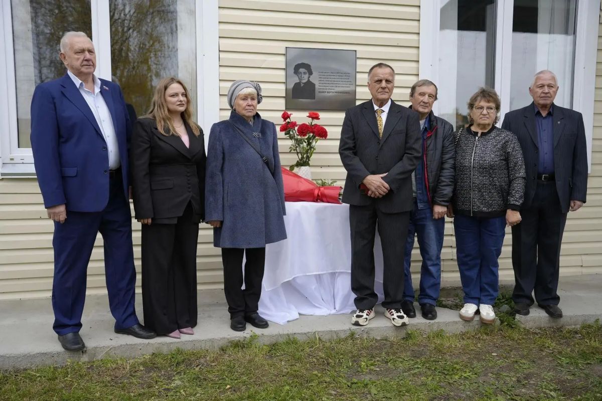 В Дудовской школе Казачинско-Пировского округа открыли мемориальную доску в честь учителя математики В Дудовской школе Казачинско-Пировского округа открыли мемориальную доску в честь учителя математики