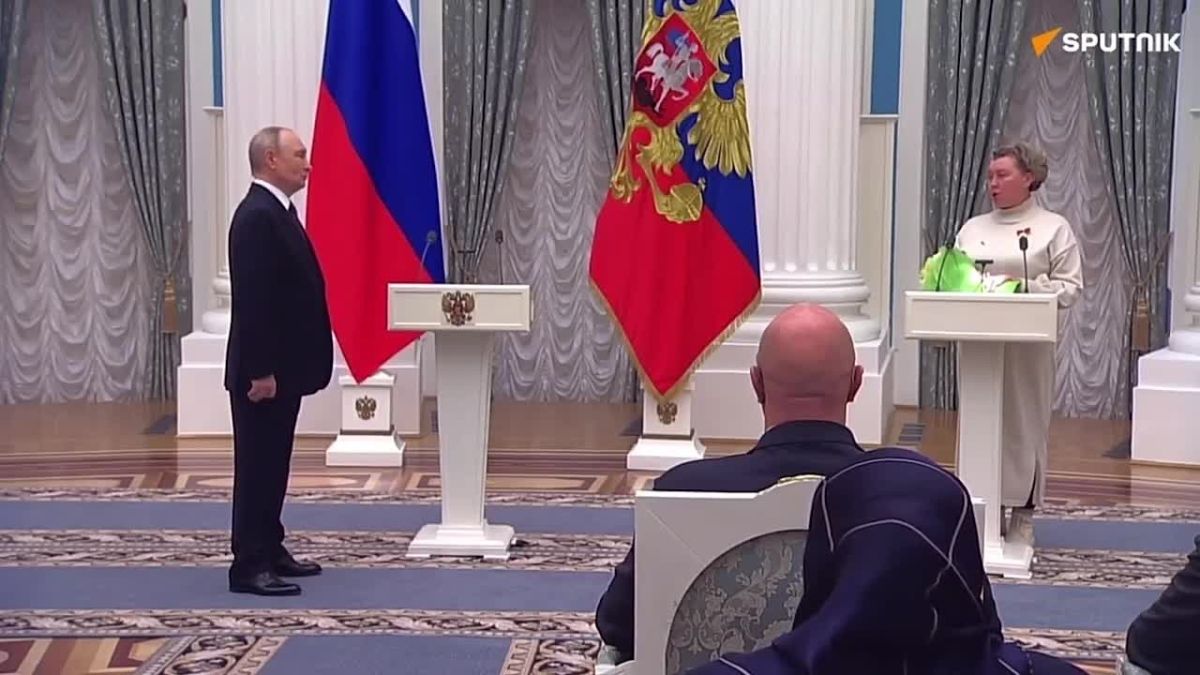 Михаил Котюков: Президент Владимир Путин сегодня, в День учителя, вручил госнаграды педагогам, воспитавшим героев специальной военной операции
