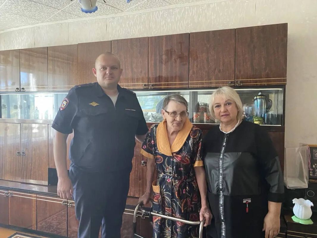 В рамках празднования Дня пожилого человека сотрудники полиции и представители Советов ветеранов посетили заслуженных пенсионеров ОВД В рамках празднования Дня пожилого человека сотрудники полиции и представители Советов ветеранов посетили заслуженных пенсионеров ОВД