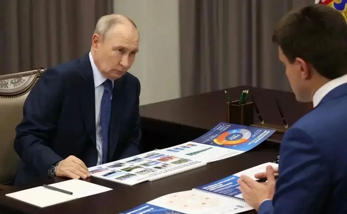 Губернатор Красноярского края поздравил Владимира Путина с днем рождения