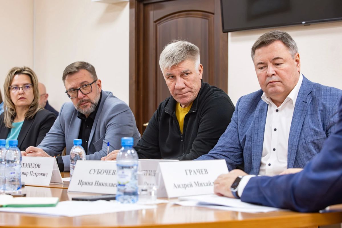 «Сверить часы»: парламентарии определили алгоритм работы по Арктике «Сверить часы»: парламентарии определили алгоритм работы по Арктике