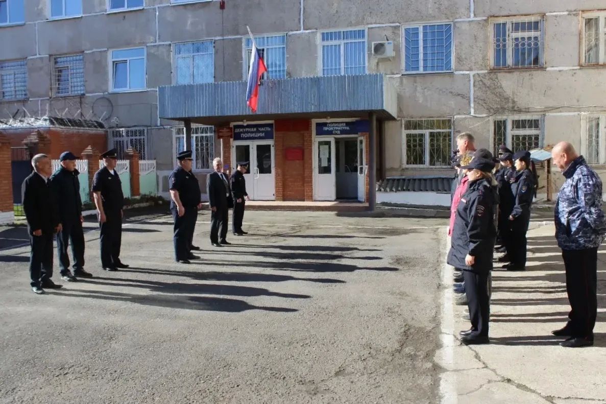 Ветеранов МВД Красноярского края поздравили и почтили их память