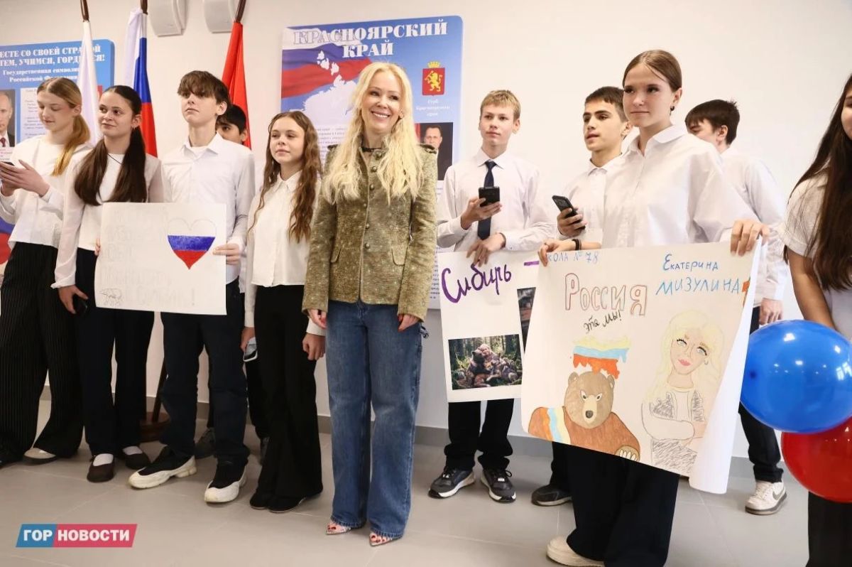 Екатерину Мизулину в Водниках встречала толпа школьников Екатерину Мизулину в Водниках встречала толпа школьников