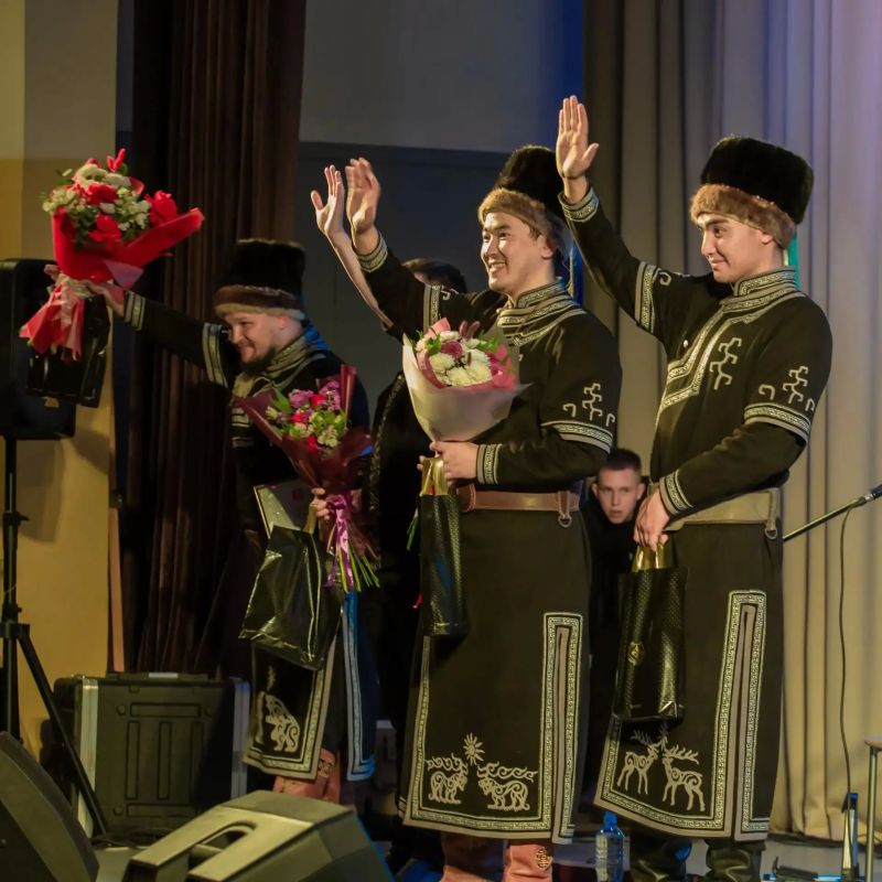 Алтайское горловое пение прозвучало в Кедровом Алтайское горловое пение прозвучало в Кедровом