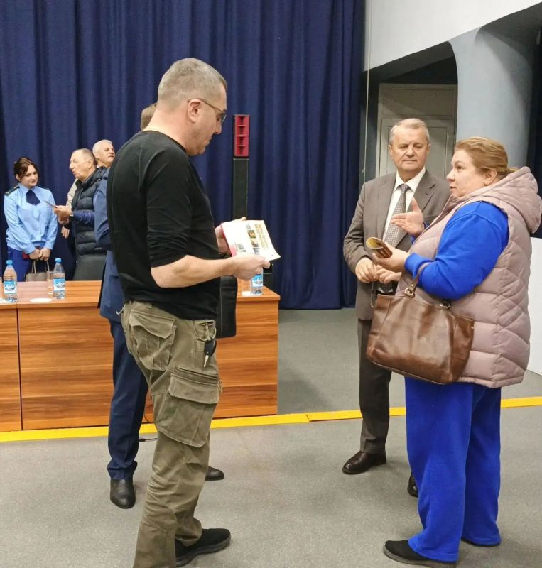 Глава Емельяновского округа провёл встречу с председателями садоводческих товариществ Глава Емельяновского округа провёл встречу с председателями садоводческих товариществ