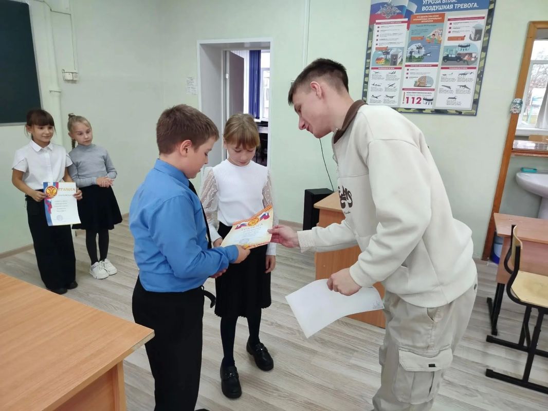Шашечная битва: юные стратеги за доской Шашечная битва: юные стратеги за доской