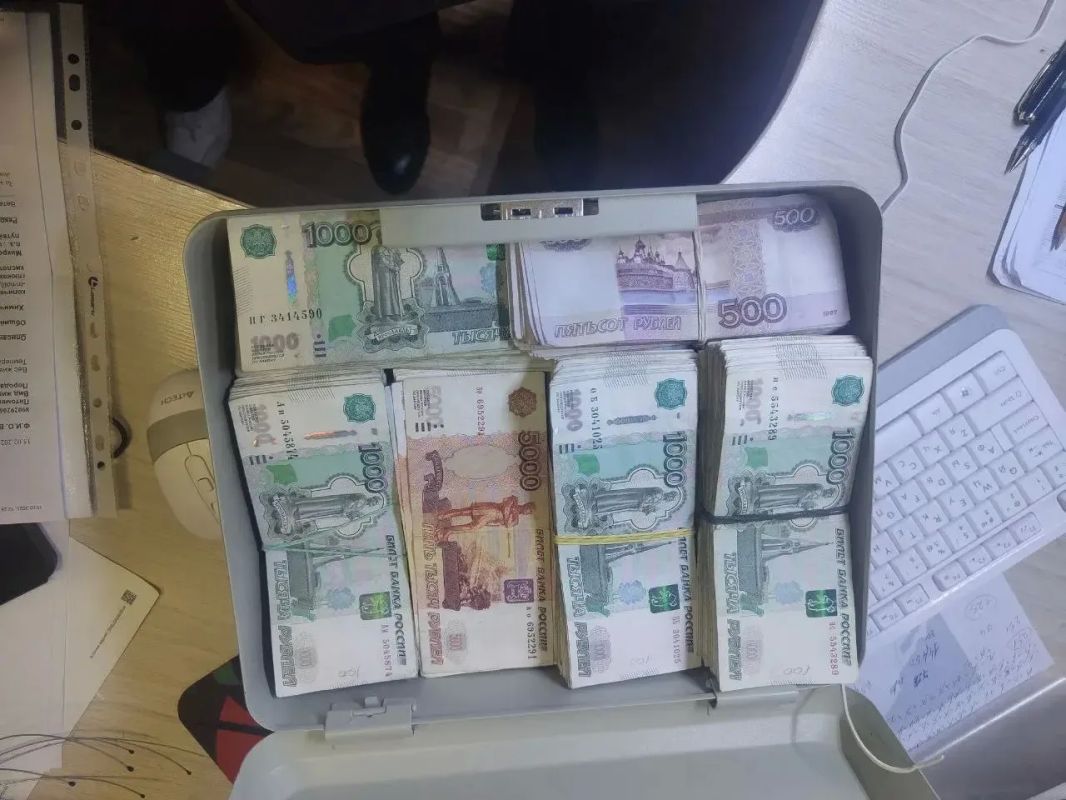 Девять лет Север топили нефтью втрое дороже закупки — перед судом предстанут четверо обвиняемых в хищении 253 млн руб Девять лет Север топили нефтью втрое дороже закупки — перед судом предстанут четверо обвиняемых в хищении 253 млн руб