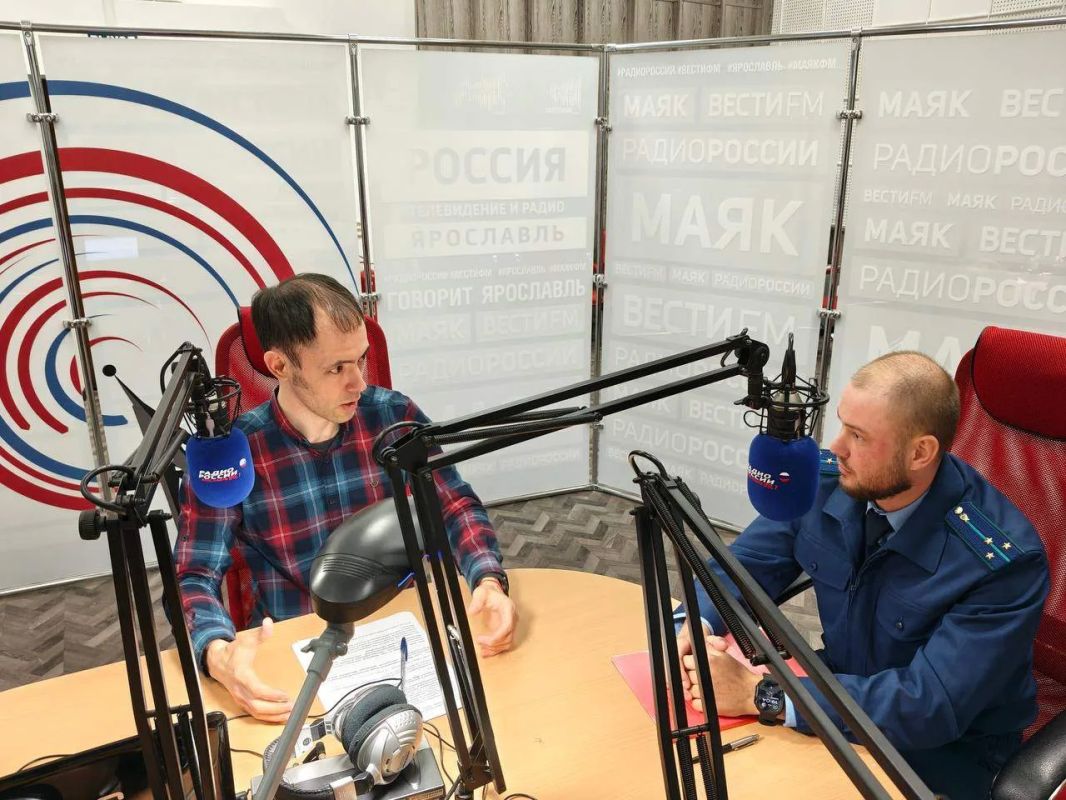 Прокурор отдела по надзору за уголовно-процессуальной и оперативно-разыскной деятельностью прокуратуры Ярославской области Илья Кекин принял участие в программе «Закон и порядок» на «Радио России — Ярославль» Прокурор отдела по надзору за уголовно-процессуальной и оперативно-разыскной деятельностью прокуратуры Ярославской области Илья Кекин принял участие в программе «Закон и порядок» на «Радио России — Ярославль»