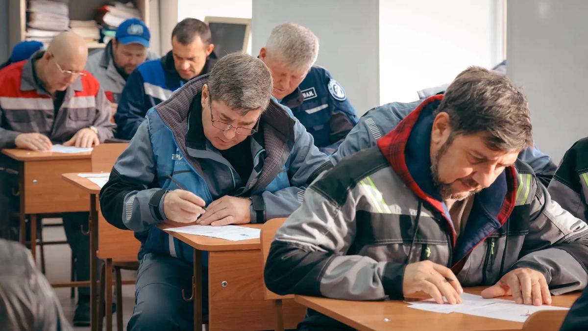 Точная работа и скорость: в Красноярском крае определили лучших работников дорожных предприятий Точная работа и скорость: в Красноярском крае определили лучших работников дорожных предприятий