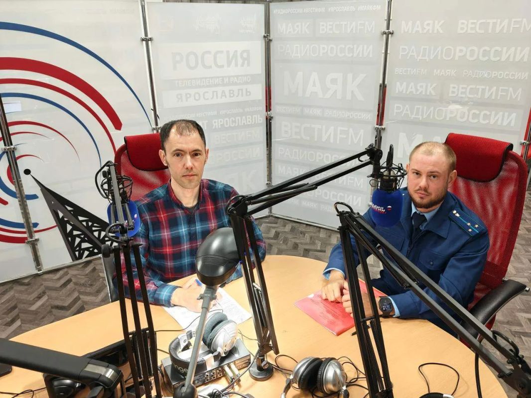 Прокурор отдела по надзору за уголовно-процессуальной и оперативно-разыскной деятельностью прокуратуры Ярославской области Илья Кекин принял участие в программе «Закон и порядок» на «Радио России — Ярославль» Прокурор отдела по надзору за уголовно-процессуальной и оперативно-разыскной деятельностью прокуратуры Ярославской области Илья Кекин принял участие в программе «Закон и порядок» на «Радио России — Ярославль»