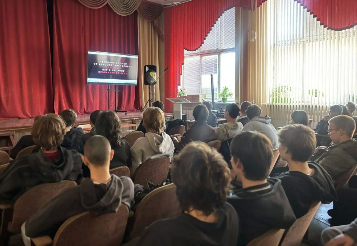 БЕЗОПАСНОСТЬ НА ДОРОГАХ И КАРЬЕРНЫЕ ПЕРСПЕКТИВЫ: начальник краевой Госавтоинспекции встретился со студентами КАТТ