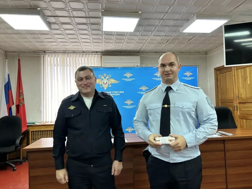 В Енисейской полиции состоялась торжественная церемония вручения очередных специальных званий сотрудникам органов внутренних дел В Енисейской полиции состоялась торжественная церемония вручения очередных специальных званий сотрудникам органов внутренних дел