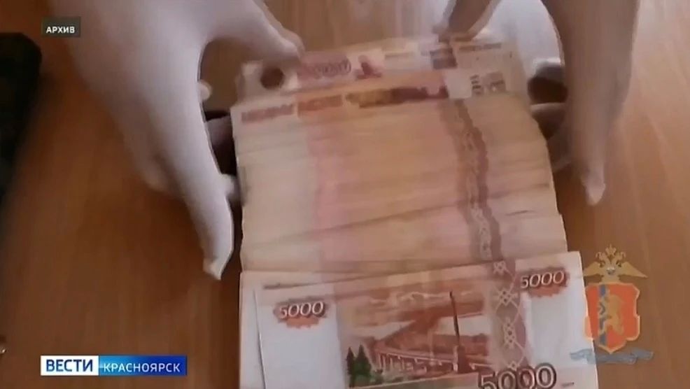 В Красноярске две девушки сняли с пенсионерки порчу и украли миллион