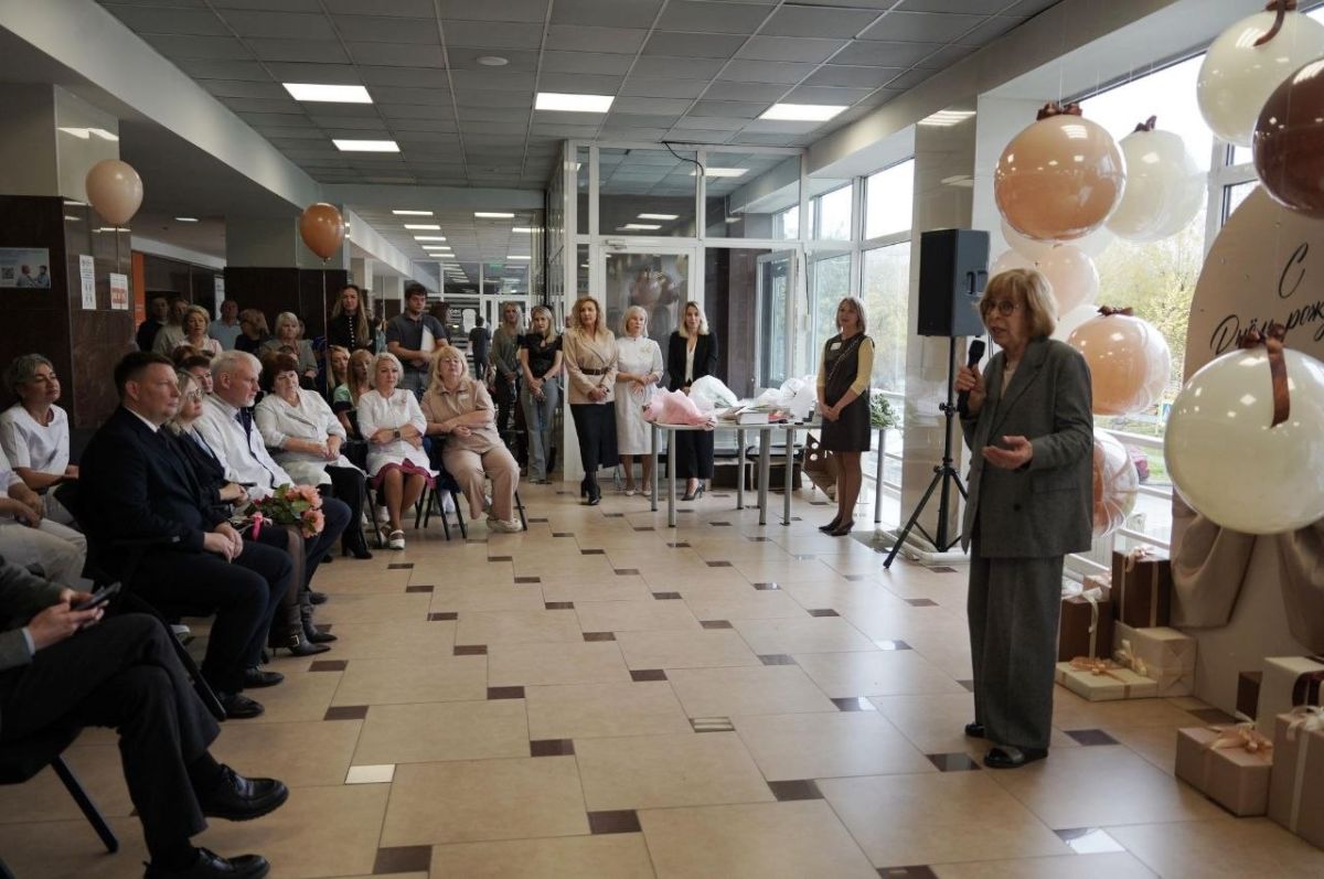 Наталия Фирюлина поздравила коллектив Красноярской краевой клинической больницы с 84-летием учреждения Наталия Фирюлина поздравила коллектив Красноярской краевой клинической больницы с 84-летием учреждения