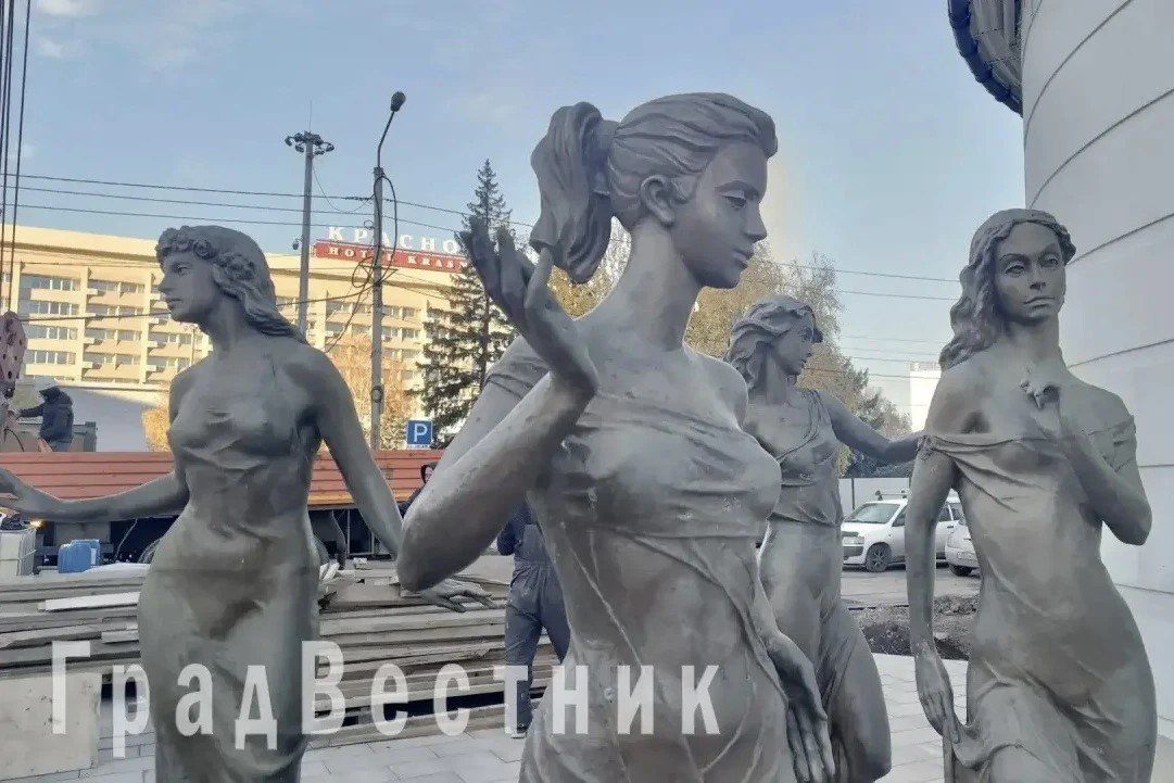 Скульптуры «Реки Сибири» вернулись на Театральную площадь