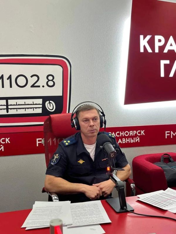 Прокатились до станции «Защита от мошенников» — заместитель начальника ГСУ ГУ МВД России по Красноярскому краю Антон Осетров стал гостем эфира программы «Метро» на радиостанции «Красноярск Главный» Прокатились до станции «Защита от мошенников» — заместитель начальника ГСУ ГУ МВД России по Красноярскому краю Антон Осетров стал гостем эфира программы «Метро» на радиостанции «Красноярск Главный»