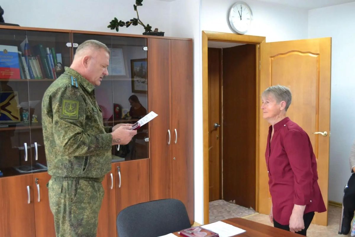 В Партизанском районе семьям участников СВО вручили государственные награды В Партизанском районе семьям участников СВО вручили государственные награды