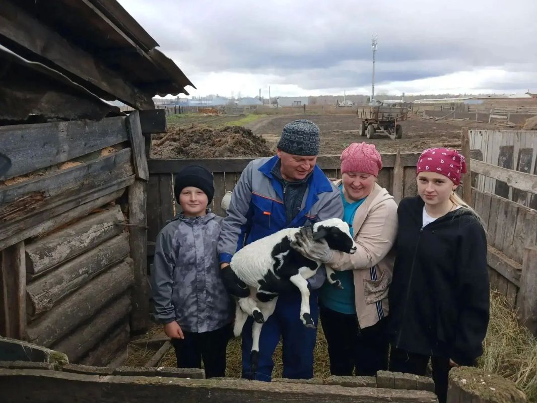 В Красноярском крае завершился приём заявок от многодетных семей на оказание финансовой помощи в размере до 70 тысяч рублей на развитие личного подсобного хозяйства В Красноярском крае завершился приём заявок от многодетных семей на оказание финансовой помощи в размере до 70 тысяч рублей на развитие личного подсобного хозяйства