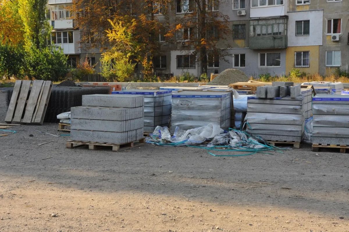 Виктор Водолацкий: В Свердловске ЛНР по Народной программе благоустраивают сразу две придомовые территории Виктор Водолацкий: В Свердловске ЛНР по Народной программе благоустраивают сразу две придомовые территории