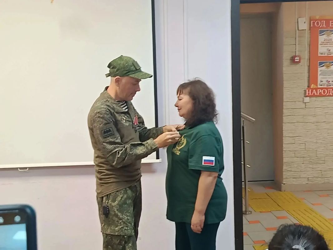 Руководитель штаба КСВО в Бородино Оксана Старкова удостоена медали «За помощь фронту» Руководитель штаба КСВО в Бородино Оксана Старкова удостоена медали «За помощь фронту»