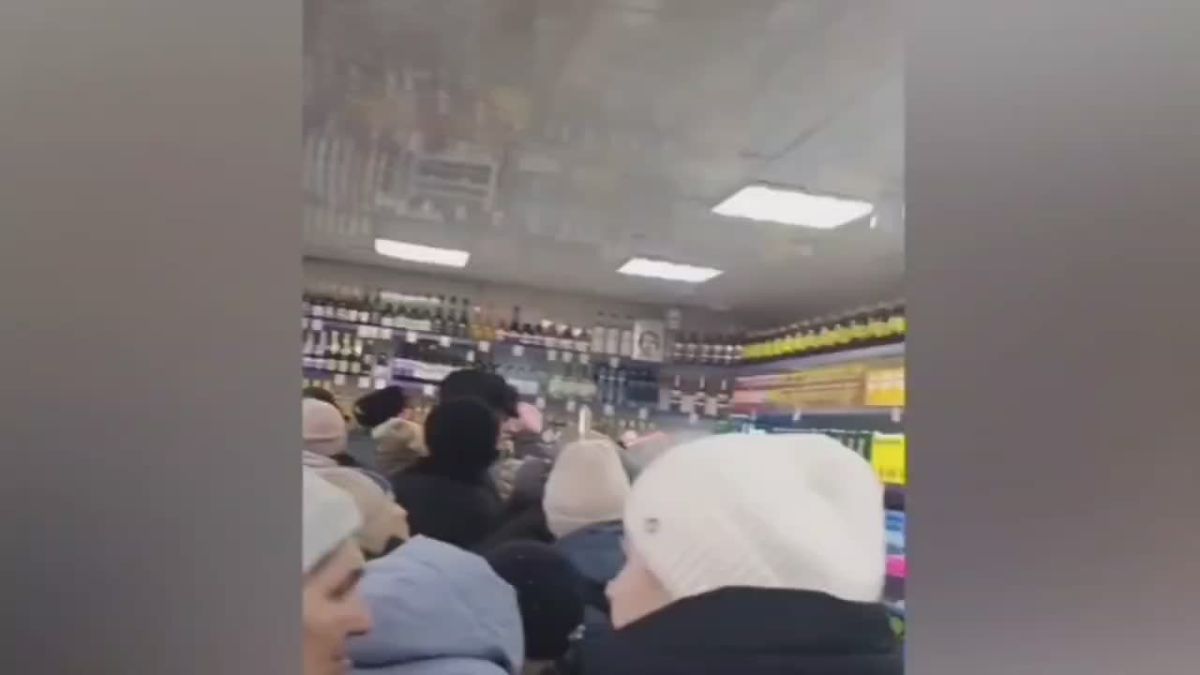 Жители Туры выстраиваются в очереди за продуктами питания