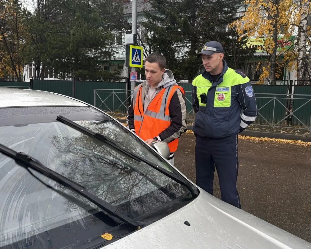 «Папин пример - залог безопасности»: в Лесосибирске отцы вместе с Госавтоинспекцией напомнили о правилах дорожного движения «Папин пример - залог безопасности»: в Лесосибирске отцы вместе с Госавтоинспекцией напомнили о правилах дорожного движения