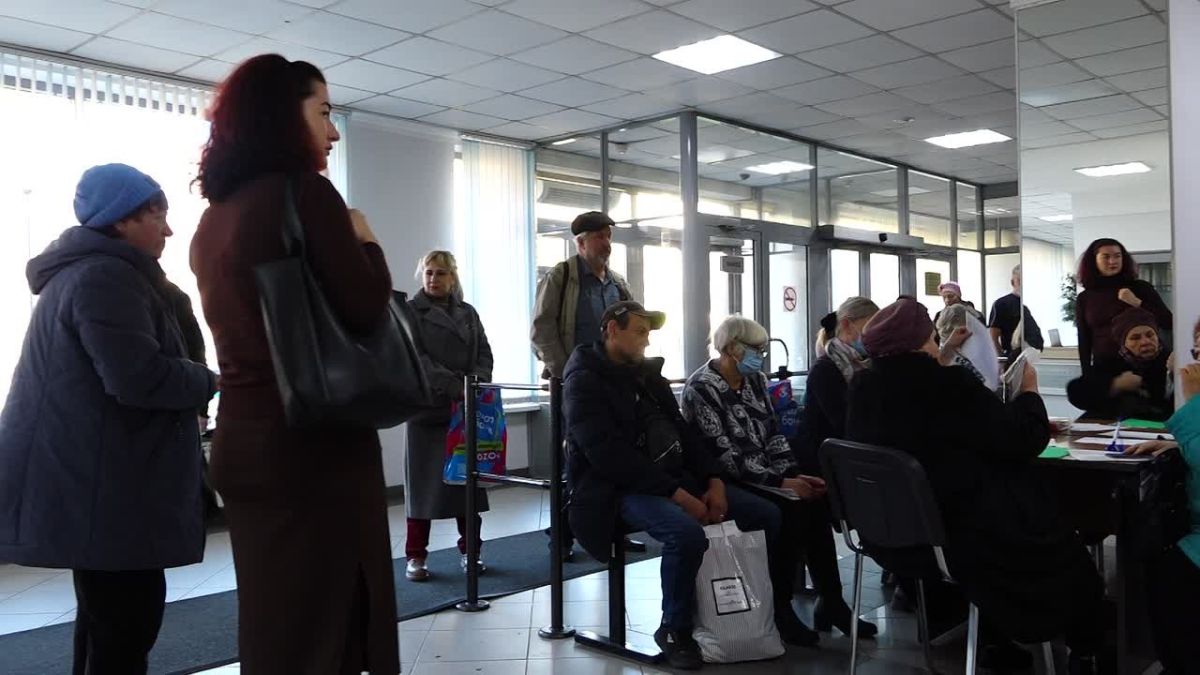 Прямо сейчас депутат Законодательного Собрания Красноярского края Ирина Иванова проводит приём граждан