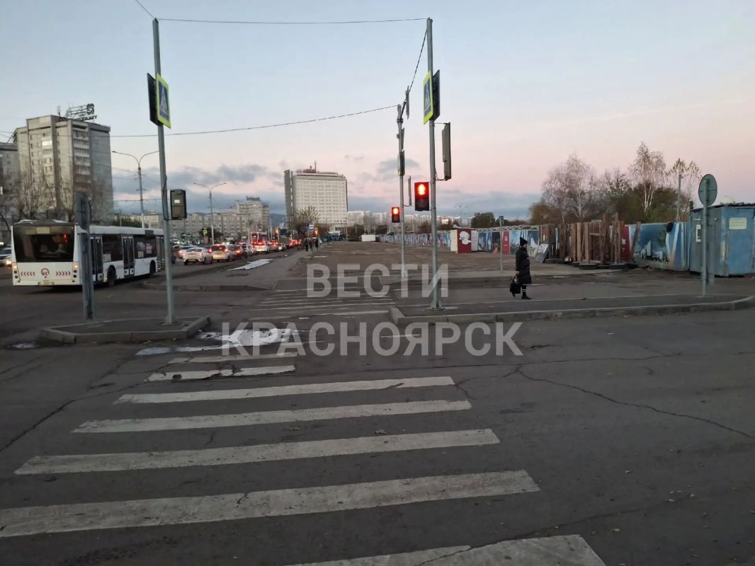 На Предмостной площади убрали забор, который находился на месте сноса павильонов