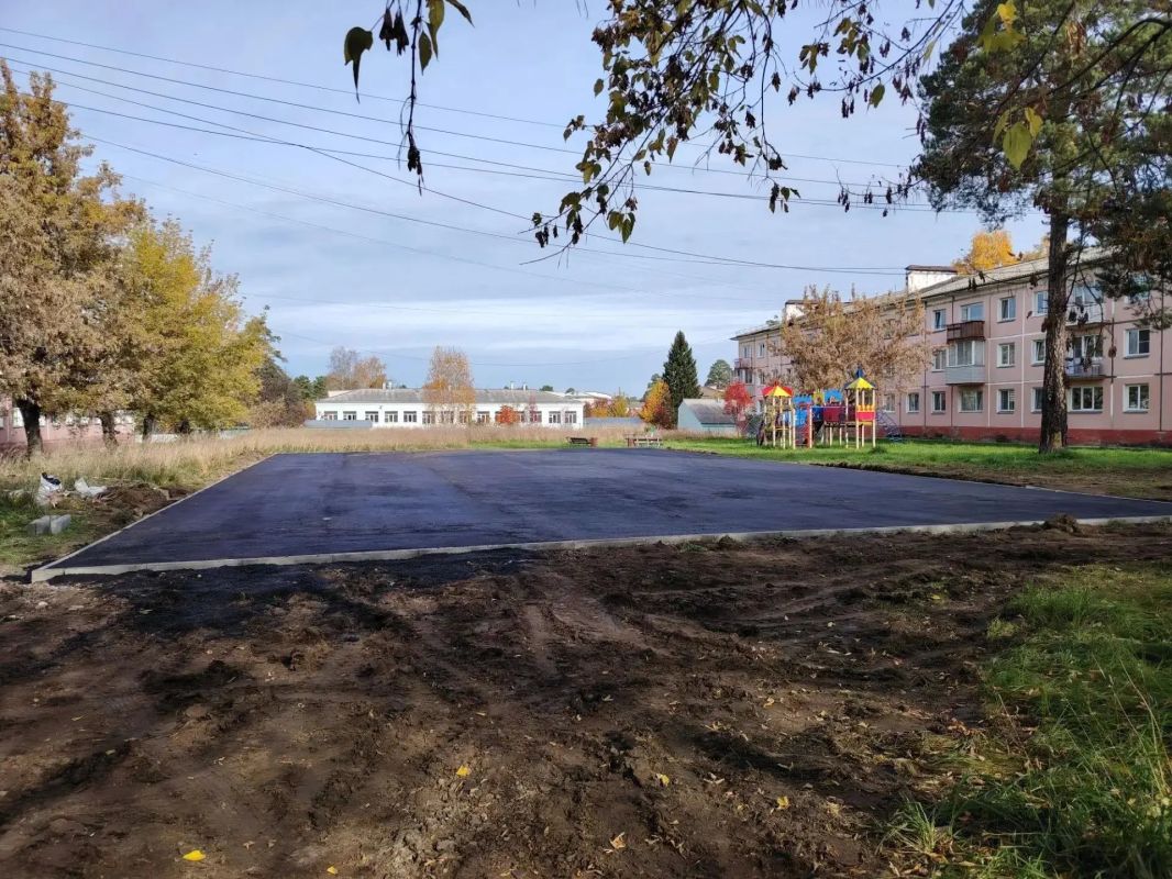 В посёлке Подгорный приступили к обустройству комплексной спортивной площадки для подвижных и спортивных игр