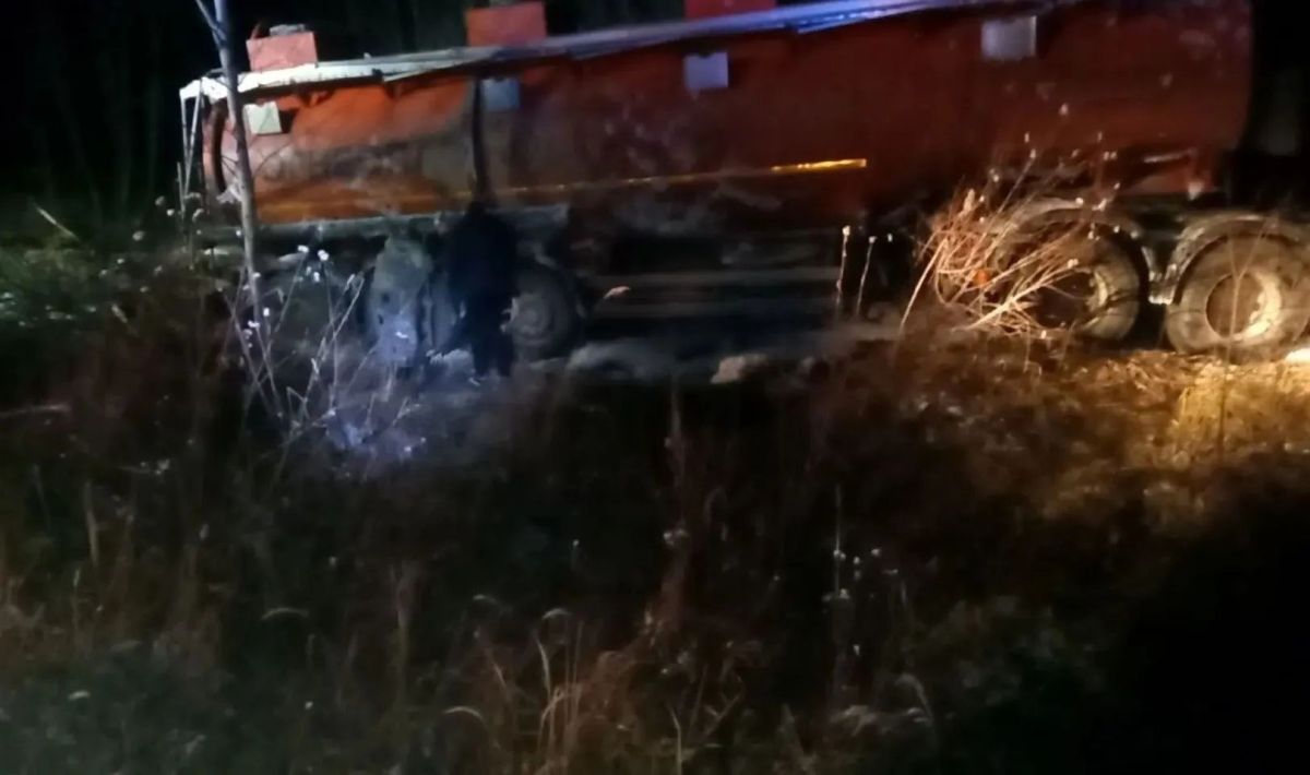 Бензовоз попал в аварию в Енисейском округе Бензовоз попал в аварию в Енисейском округе