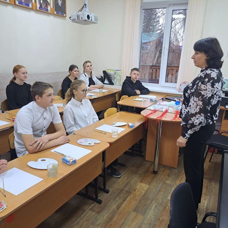 Рисуем нитью: в Нижнеингашской детской школе искусств прошёл мастер-класс «Цветы для Поздеева», посвящённый творчеству нашего земляка Андрея Поздеева Рисуем нитью: в Нижнеингашской детской школе искусств прошёл мастер-класс «Цветы для Поздеева», посвящённый творчеству нашего земляка Андрея Поздеева