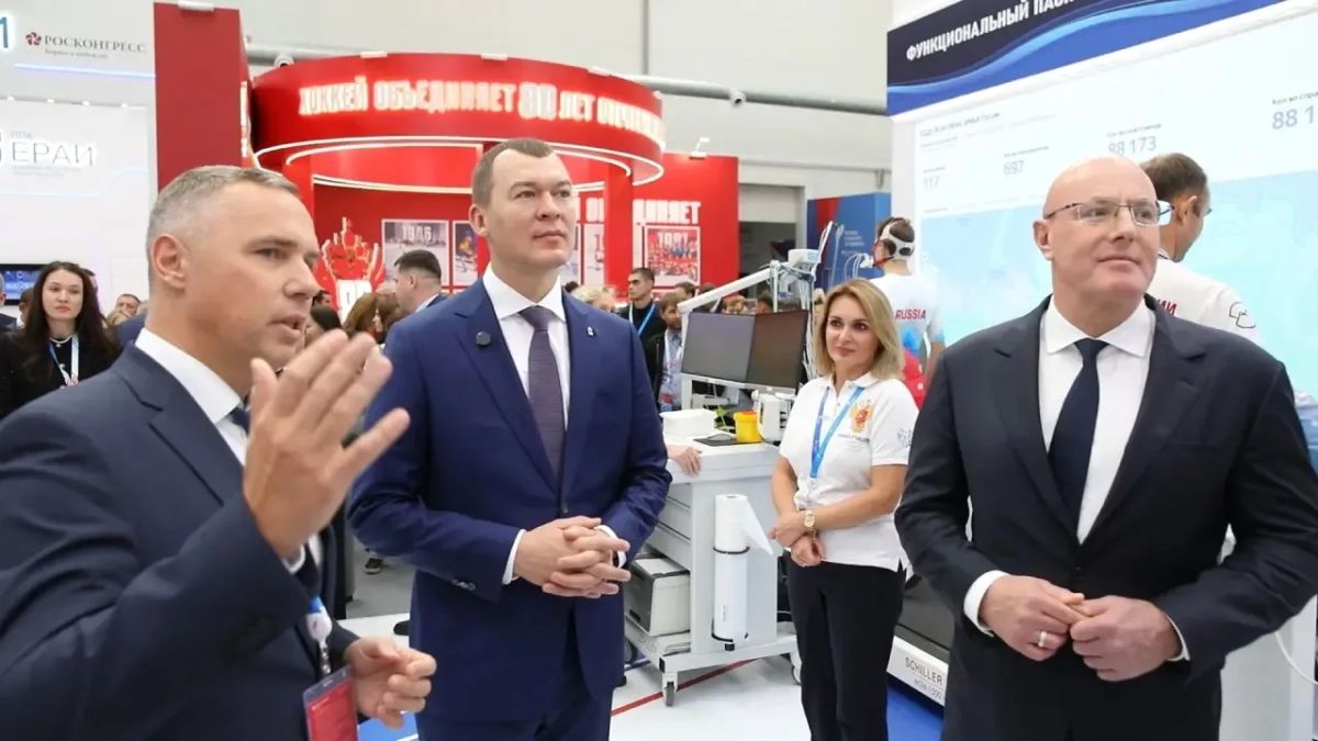 Дмитрий Чернышенко и Михаил Дегтярев оценили передовые технологии ФМБА России в сфере спортивной медицины