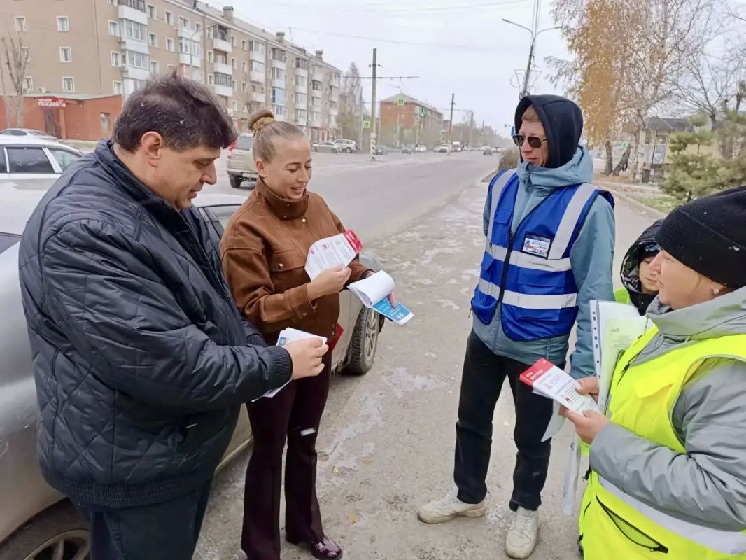 Безопасность - лучший подарок: в Ачинске прошла акция ко Дню автомобилиста Безопасность - лучший подарок: в Ачинске прошла акция ко Дню автомобилиста