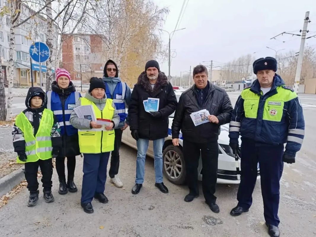 Безопасность - лучший подарок: в Ачинске прошла акция ко Дню автомобилиста Безопасность - лучший подарок: в Ачинске прошла акция ко Дню автомобилиста