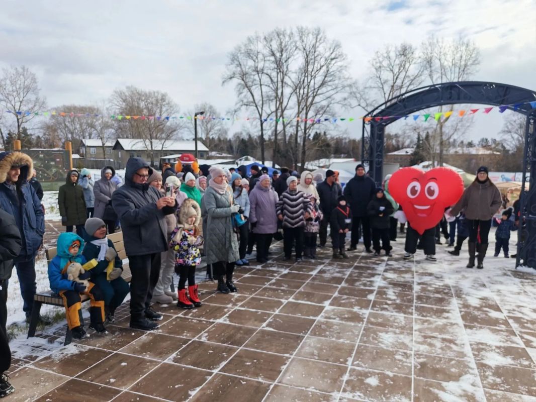 В Новой Солянке открылся «Семейный парк» В Новой Солянке открылся «Семейный парк»