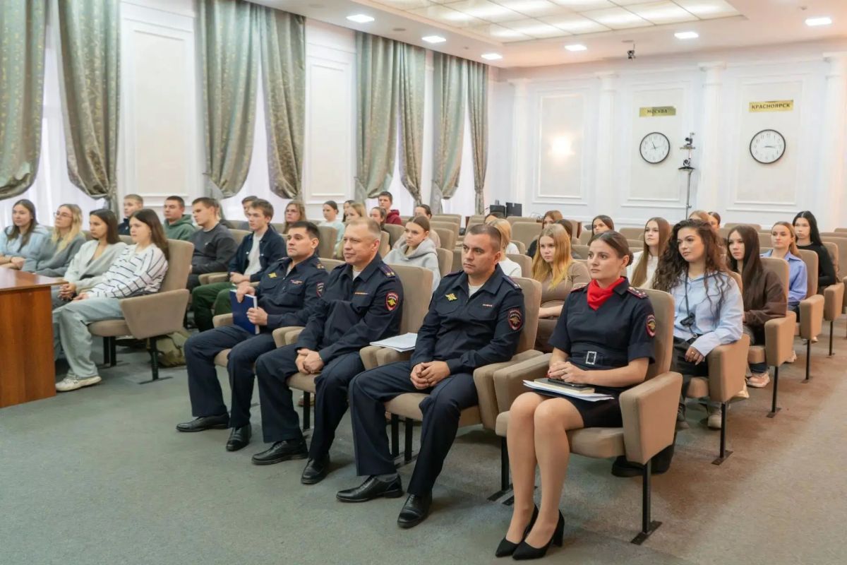 Служба начинается с диалога: в Главном управлении встретили будущих коллег Служба начинается с диалога: в Главном управлении встретили будущих коллег