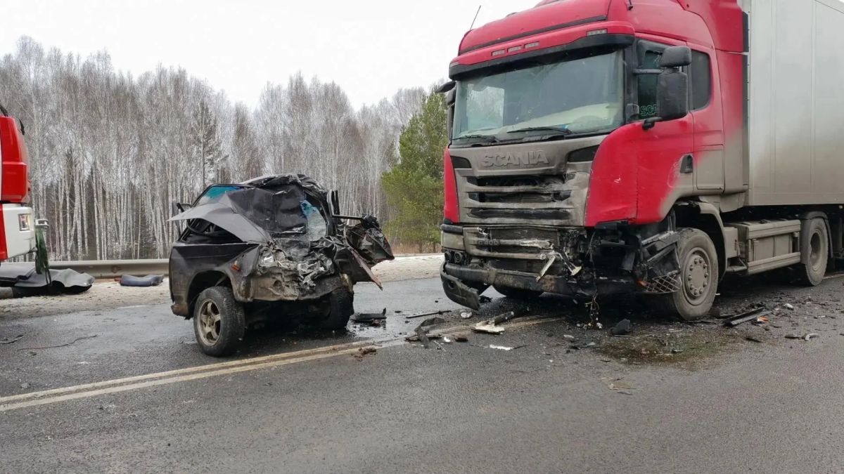 Водитель «Жигулей» погиб в ДТП с фурой под Красноярском