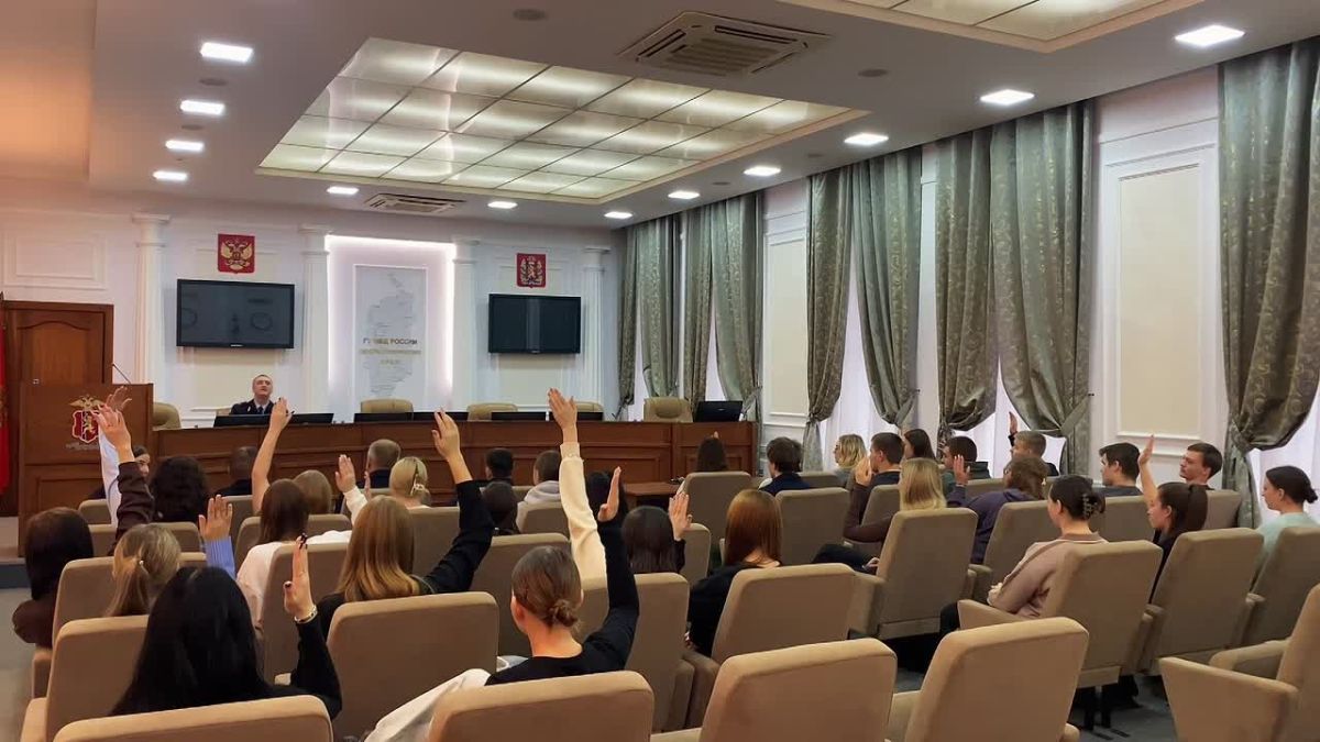 Служба начинается с диалога: в Главном управлении встретили будущих коллег