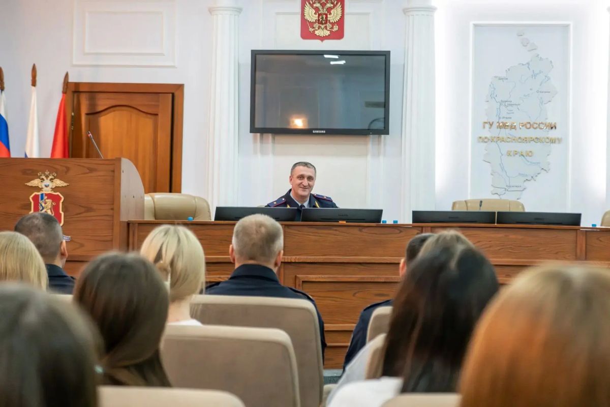 Служба начинается с диалога: в Главном управлении встретили будущих коллег Служба начинается с диалога: в Главном управлении встретили будущих коллег