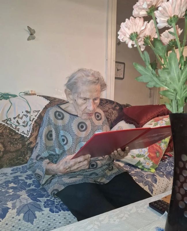 100 лет - жительнице Кировского района Елене Архиповне Лыскиной