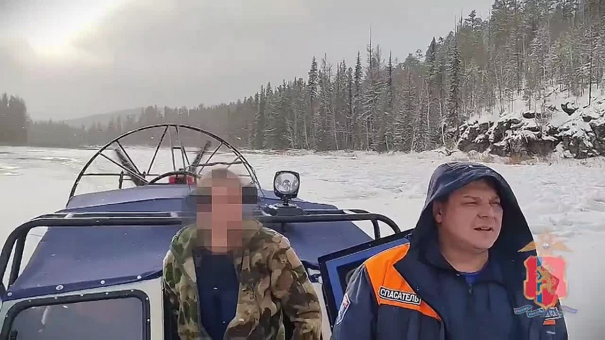 Свыше 300 км через тайгу и лёд: североенисейские полицейские совместно со спасателями вывезли заболевшего охотника из труднодоступной местности
