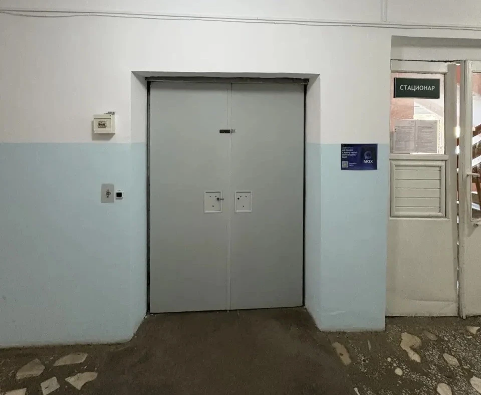 Лифт без хозяина: прокуратура потребовала навести порядок с подъёмником Балахтинской районной больницы
